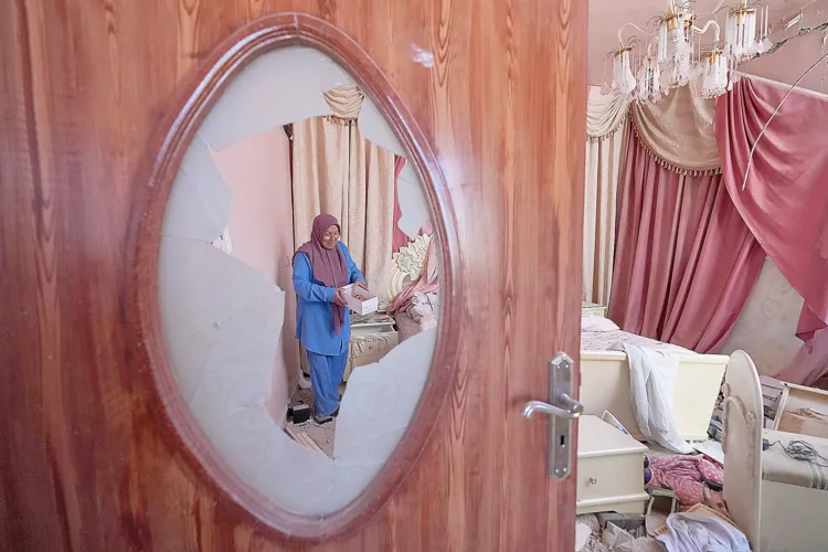 Families return to shattered homes
